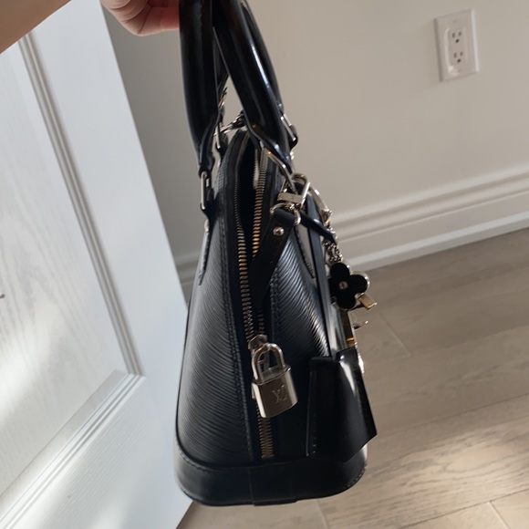SOLD / Louis Vuitton alma bb with bag charm - Picture 4 of 8